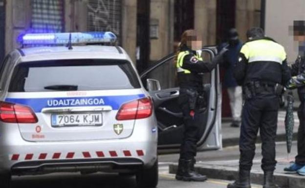 Dos detenidos en un piso de Zorroza por tráfico de drogas