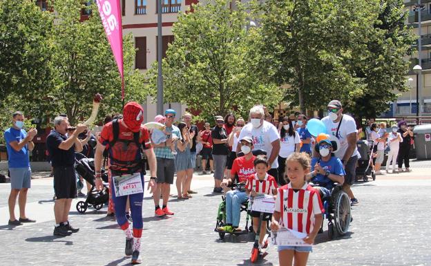 'Spiderabel' completa su maratón solidaria en Amurrio