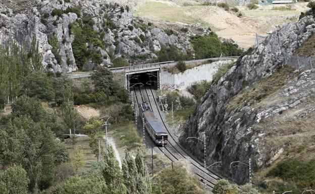 El AVE Burgos-Vitoria sufre un nuevo parón tras el atasco del estudio de impacto ambiental