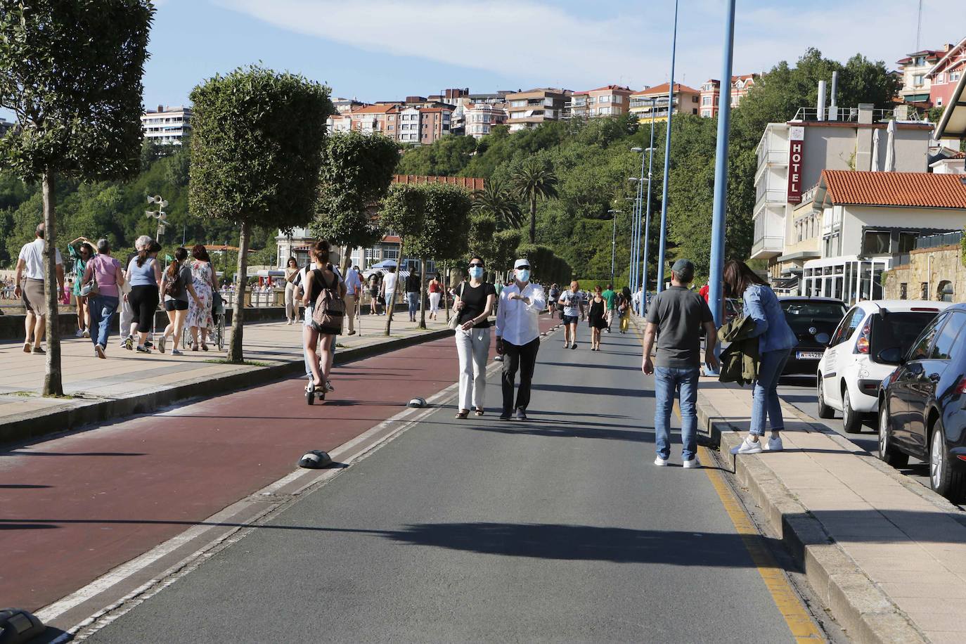 Getxo decide cortar durante todo el verano el tráfico entre dos rotondas para ampliar el espacio peatonal