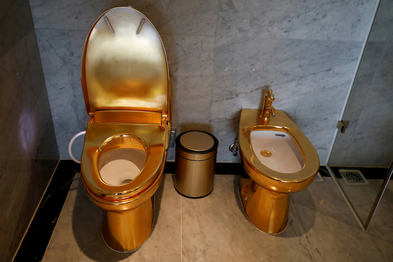 Abre el primer hotel chapado en oro del mundo