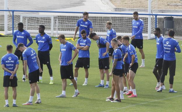 Aleix Vidal vuelve a quedarse fuera de la convocatoria del Alavés