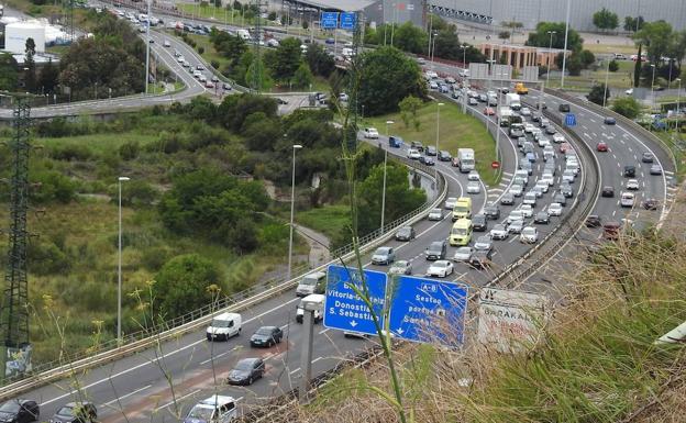 Un herido en un accidente de tráfico en la N-637 a la altura de Barakaldo