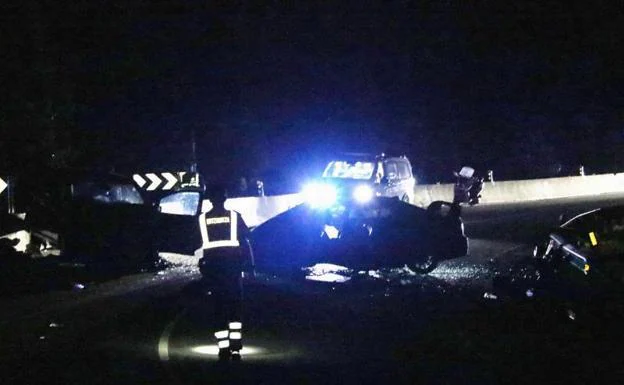 Un muerto y cuatro heridos por la colisión frontal de dos vehículos en la N-634 a la altura de Deba