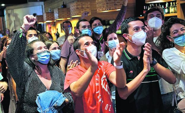 Una fiesta en Sabin Etxea a la que le faltó ruido pero en la que cantó Urkullu