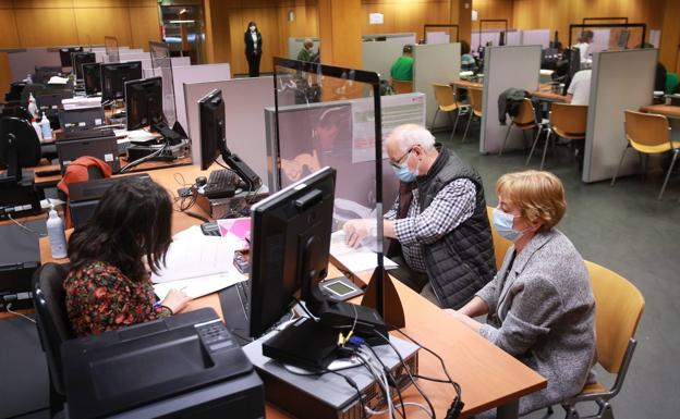 Álava recauda un 17% menos por la crisis en el primer semestre, pero mejora las previsiones