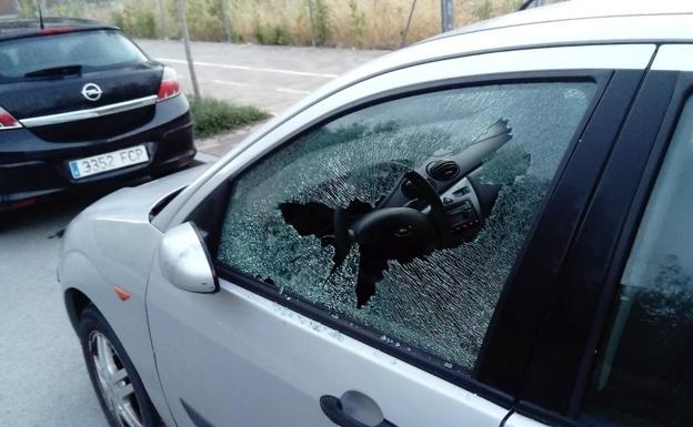 Dos jóvenes roban en una veintena de coches en Olárizu, Aretxabaleta y Adurza