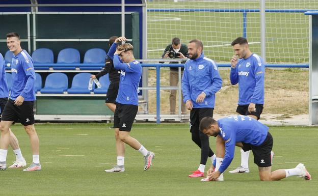 Aleix Vidal vuelve a la convocatoria del Alavés para el decisivo duelo ante el Betis