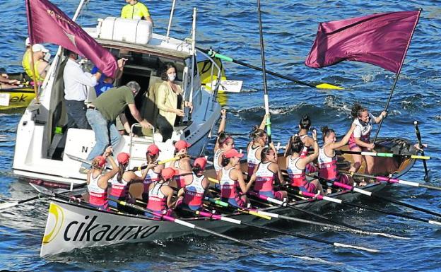 Ondarroa da la campanada y ondea su primer Provincial