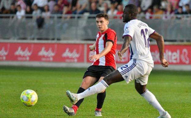 Zarraga se destapa en la medular del Bilbao Athletic