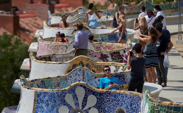 Cataluña vuelve a rondar el millar de contagiados en un día, el 70% de ellos en el área metropolitana