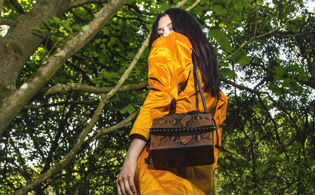 Descubre la marca vasca que vende el bolso más deseado de «715 euros» a 129 euros