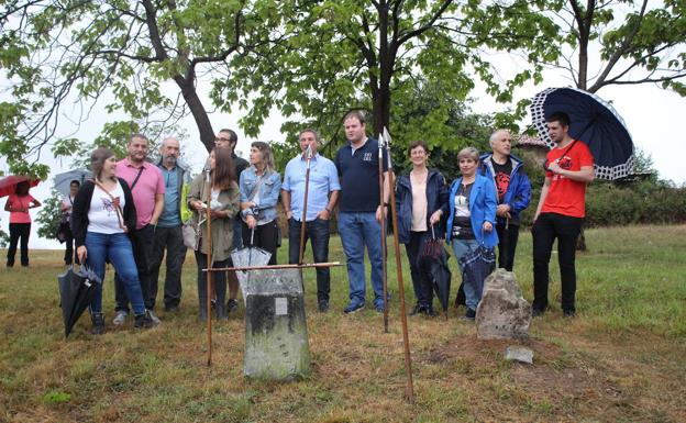 Llodio mantiene la visita a los mojones de las fiestas de Areta