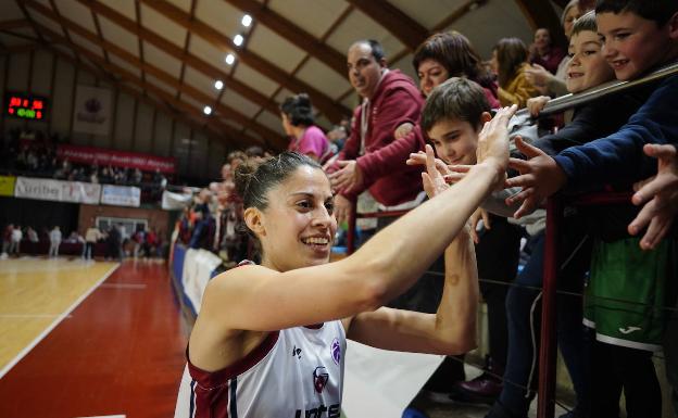 Naiara Díez seguirá un curso más como capitana del Lointek