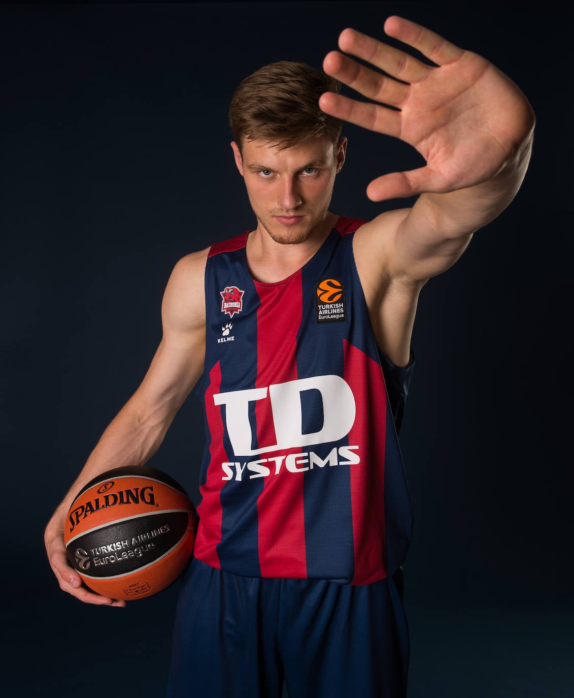 Así son las nuevas camisetas que lucirá el Baskonia en la temporada 2020 - 2021