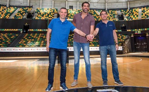 Salgado y Encinas seguirán como ayudantes de Mumbrú