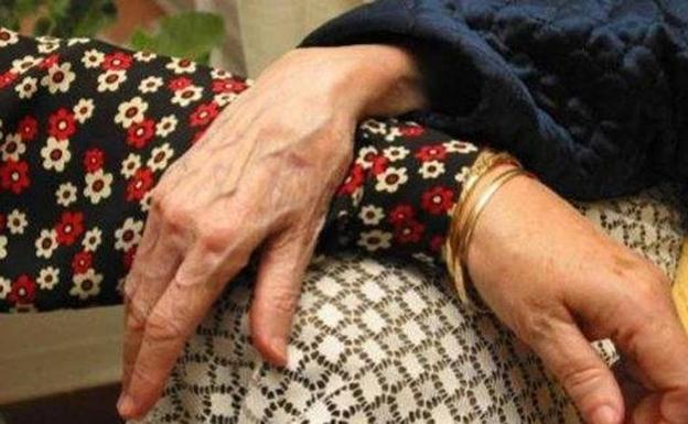 Osakidetza amplía a dos las visitas que podrán recibir los mayores en residencias de Euskadi