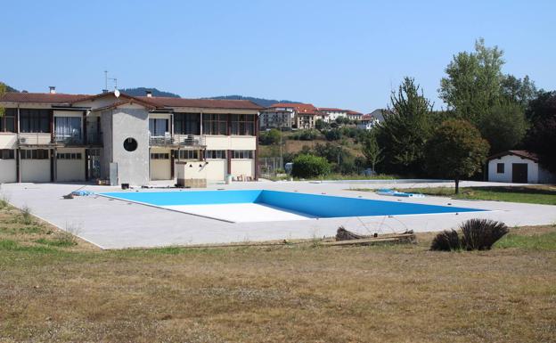 Artziniega ve peligrar la apertura de sus piscinas en septiembre