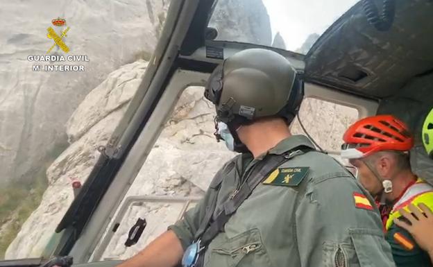 Un joven bilbaíno fallece al despeñarse mientras escalaba en los Picos de Europa