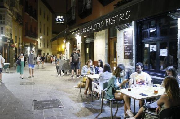 Los vitorianos asumen las nuevas restricciones en el ocio nocturno
