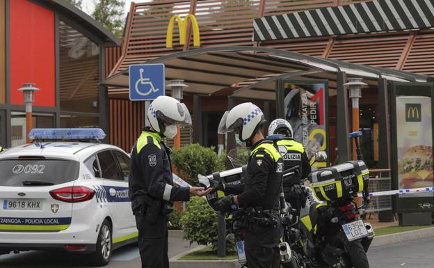 Precintan dos restaurantes, un bar de 'Cuchi' y un local de ocio nocturno de Vitoria por positivos de empleados