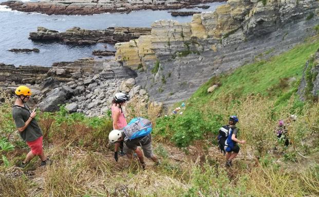 Aranzadi desembarca en Izaro a la 'caza' de aves