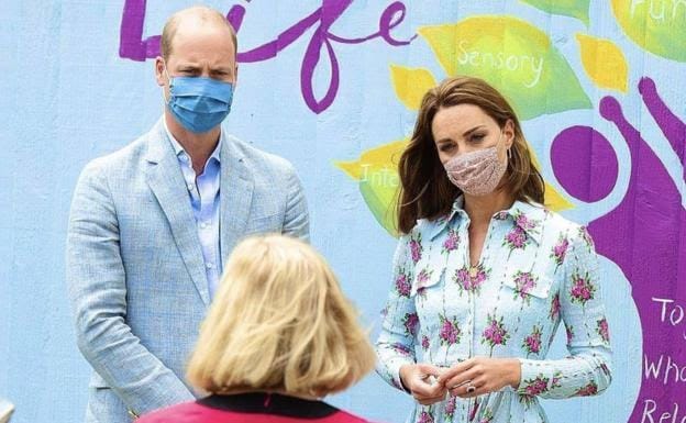 Una firma vasca diseña la primera mascarilla que ha usado Kate Middleton