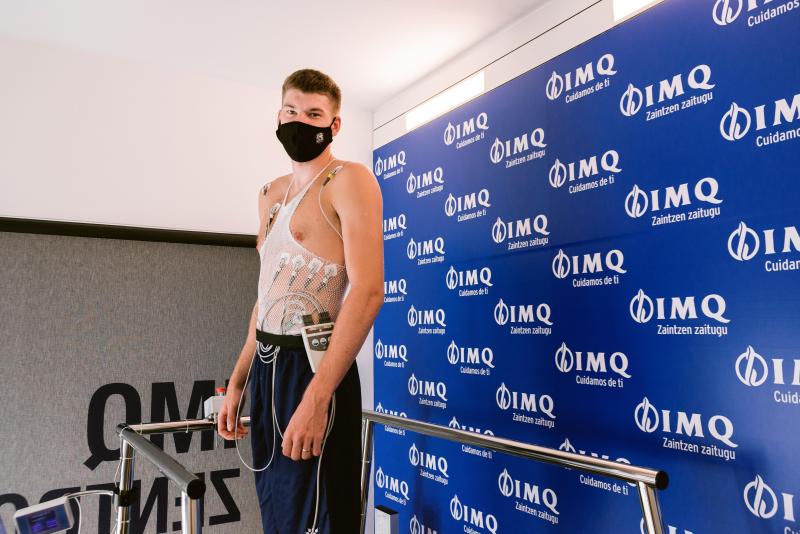 Los jugadores del Baskonia pasan el reconocimiento médico