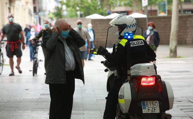 La Policía Local de Vitoria impone 600 sanciones por no llevar la mascarilla desde que es obligatoria