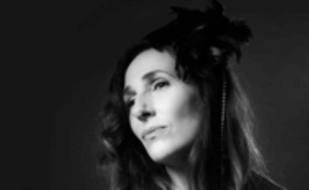 'Solitaire', bizitzako pasarteak fikzioaren kaparekin janzten duen obra