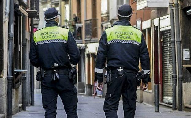 Detenido un joven por agredir a su pareja en un piso del Casco Medieval de Vitoria