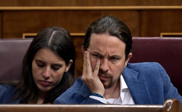 Iglesias y Montero interrumpen sus vacaciones en Asturias por amenazas