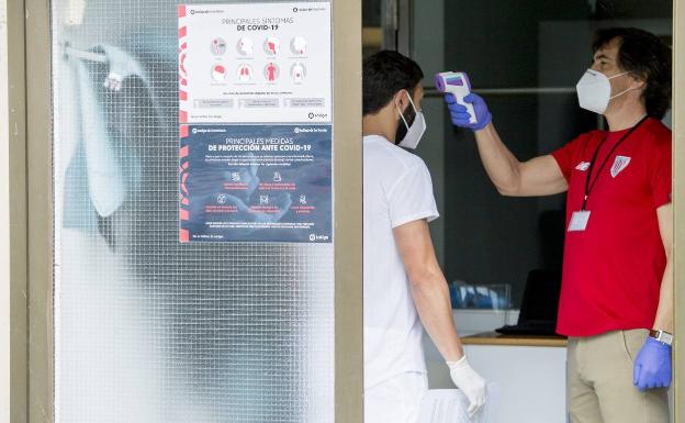 Josean Lekue admite que los seis positivos son una «mala noticia» pero defiende que los jugadores no han sido negligentes