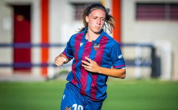 Eva Navarro, una de las grandes afectadas por la lista de compensación, renueva con el Levante