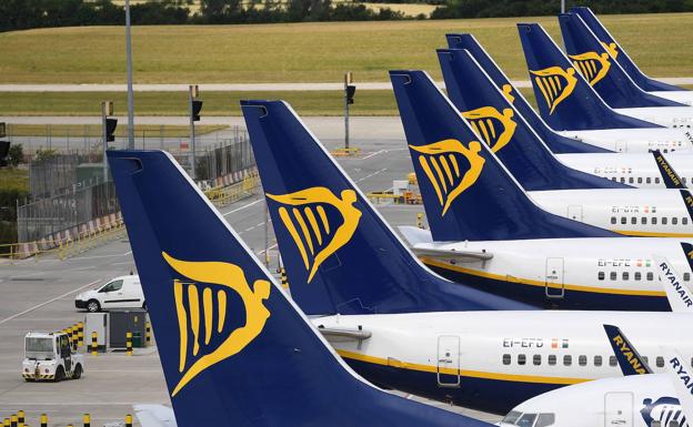 Los pilotos de Ryanair se bajarán el sueldo un 20% durante cuatro años para mantener el empleo