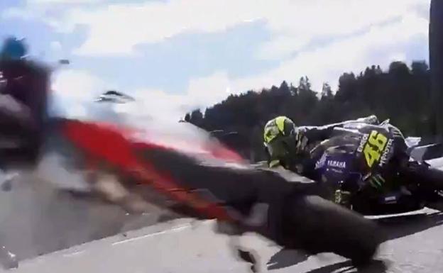 Asi vio Rossi pasar la moto de Morbidelli en el accidente del GP de Austria