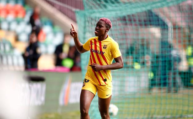 Oshoala: «Mi abuela me apoyaba con el fútbol cuando mis padres me querían pegar»