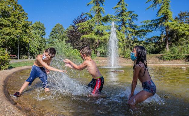 Murga pide evitar que los niños «se relacionen entre ellos» en piscinas, playas y parques
