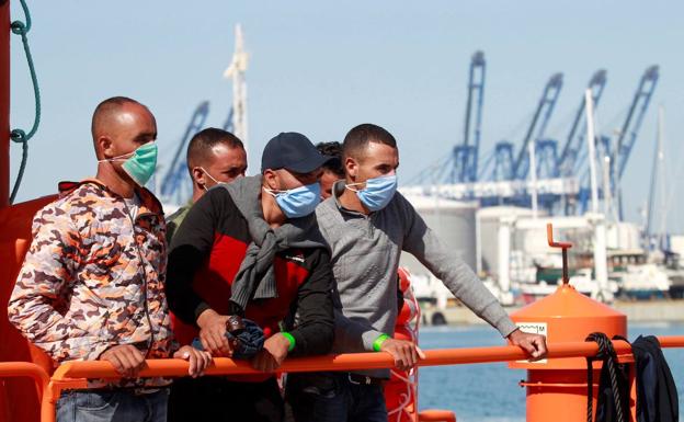 Hallan muertos a 13 migrantes en una patera en Gran Canaria