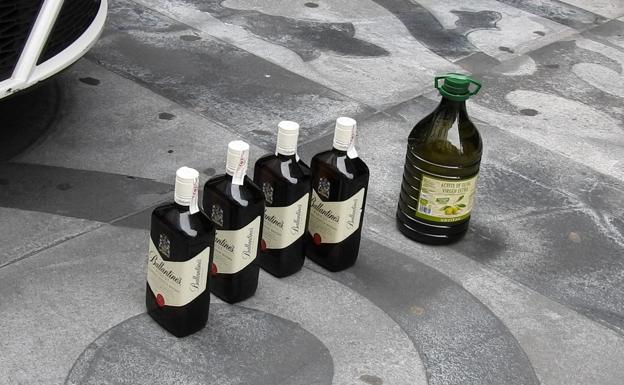 Detenidos tras robar cuatro botellas de whisky, una garrafa de aceite y una tablet en dos tiendas de Indautxu