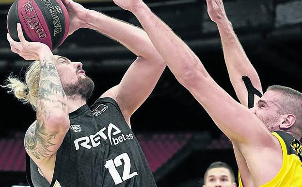 El Gobierno prohibirá «en octubre» que casas de apuestas patrocinen clubes