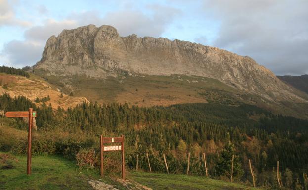 Montes de Nabarniz y barrios de Orozko