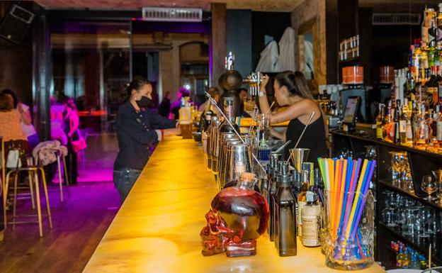 Vitoria permite que pubs y bares de copas abran de día como locales de hostelería