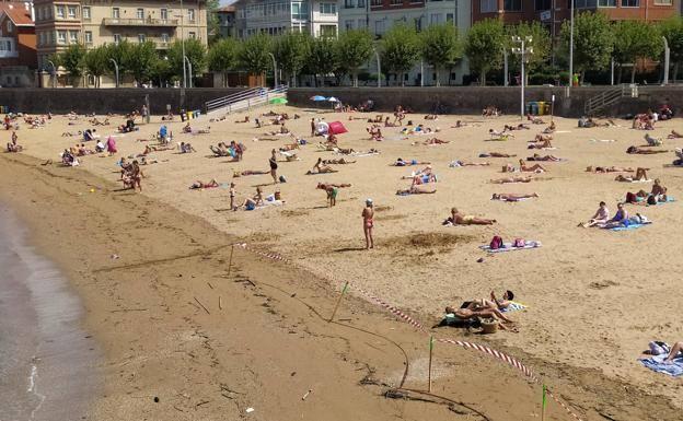 La contaminación de la parte izquierda de la playa de Las Arenas es por aguas fecales