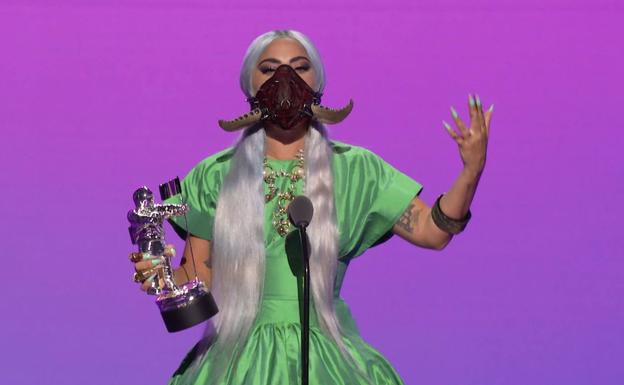 Lady Gaga arrasa en los MTV Awards con 5 premios y sus originales mascarillas