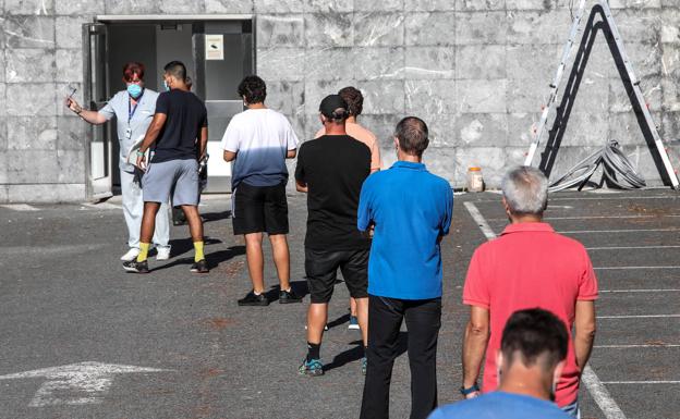 Murga dice que los datos de las últimas horas apuntan a un «discreto» descenso pero sin «cambio de tendencia»