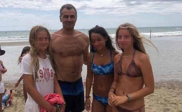 Toni Cantó rescata a tres menores que se estaban ahogando en una playa en Castellón