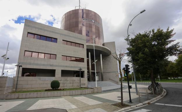 Detectados dos nuevos positivos en agentes de la comisaría de la Ertzaintza de Vitoria