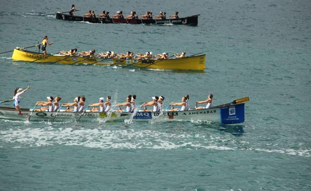 Dos traineras, 2,22 segundos y una bandera
