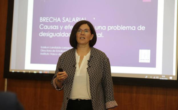 Emakundek 'Gizonduz' programa aurkeztu du nazioarteko biltzar batean